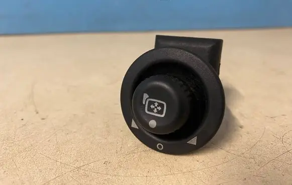 Land Rover Discovery 3 - LR3 Wing mirror switch YUF500010