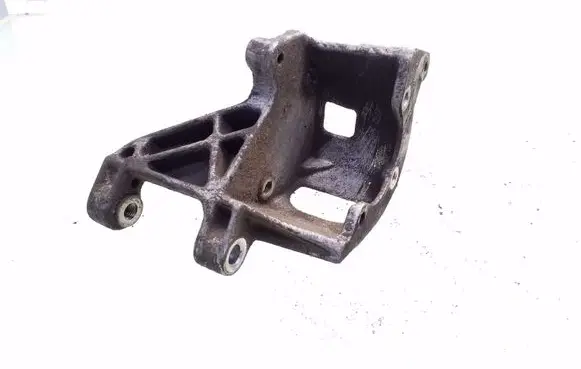 Seat Alhambra (Mk1) Power steering pump mounting bracket 028145523E