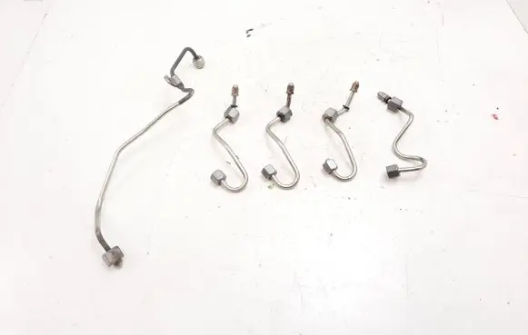 Opel Vivaro Fuel injector supply line/pipe 