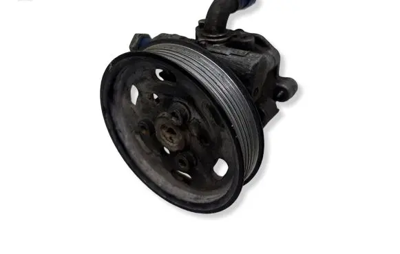 Volkswagen Golf IV Power steering pump 038145255B