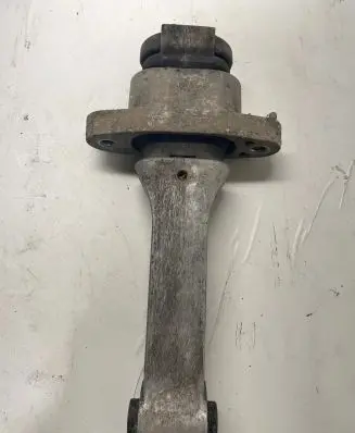 Engine mount bracket