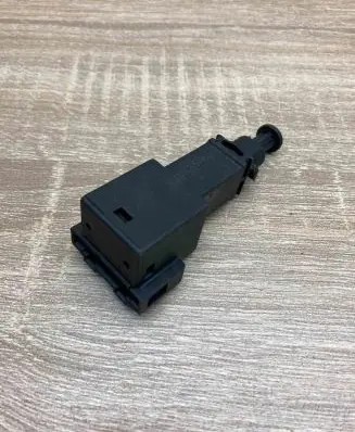Volkswagen PASSAT B6 Brake pedal sensor switch 15109F