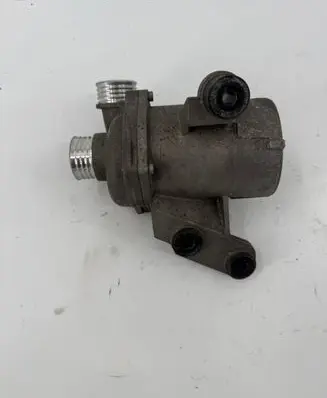 BMW 3 E90 E91 Water pump 7586928