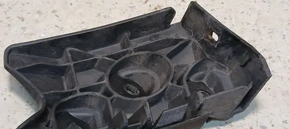 Front bumper mounting bracket