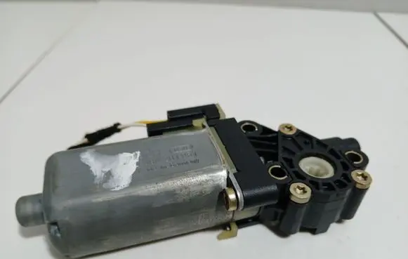 BMW 7 E65 E66 Rear door curtain motor 0390201951