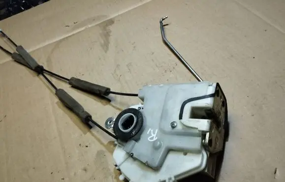 Honda FR-V Front door lock