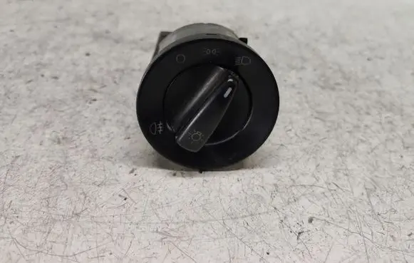 Volkswagen Golf IV Light switch 1C0941531