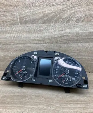 Volkswagen PASSAT CC Speedometer (instrument cluster) 3C8920970L
