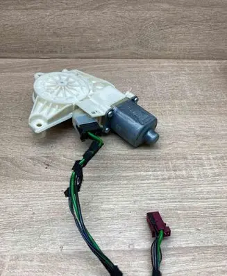 Mercedes-Benz C W204 Rear door window regulator motor A2048200642 0130822504 WITHPLUG