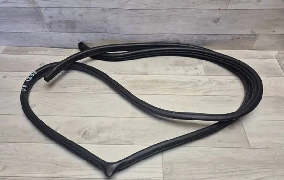 Chevrolet Captiva Front door rubber seal 