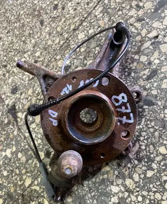 Peugeot 5008 Front wheel hub