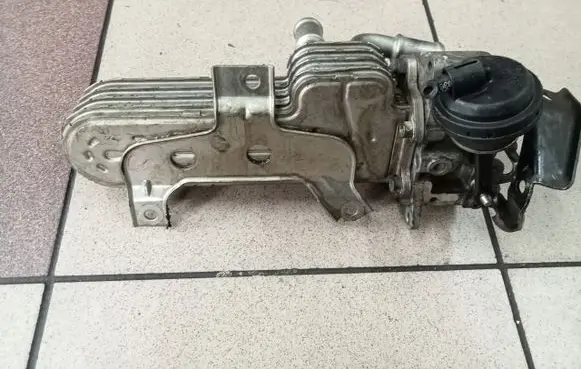 Volkswagen Golf V EGR valve cooler 038131513AD