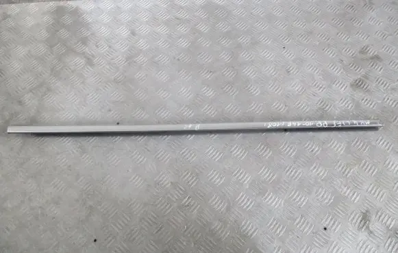 Ford Mondeo MK IV Front door windshield rail 