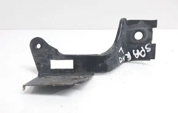 Volkswagen PASSAT B5 Fender mounting bracket 3B0821237