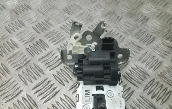Audi A8 S8 D3 4E Tailgate/trunk/boot lock/catch/latch 4H0827505