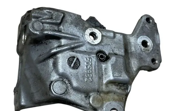 Engine mounting bracket