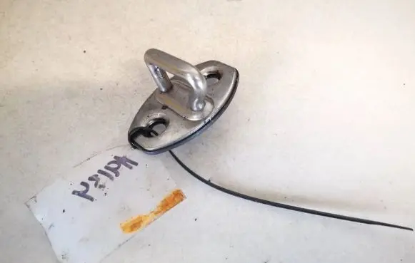 Volkswagen PASSAT B6 Rear door lock loop/hook striker 3c0837767a