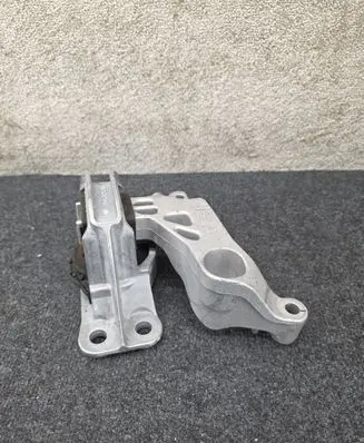 Engine mount bracket