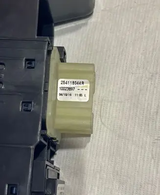 Renault Zoe Electric window control switch 809517054R MP8226