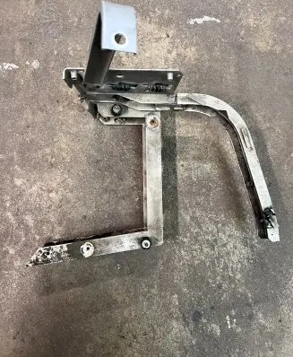 Audi A8 S8 D2 4D Fender mounting bracket 4D0821137AE