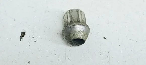 Toyota Corolla Verso AR10 Nuts/bolts 