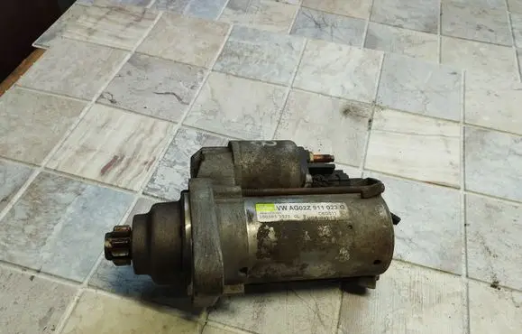 Volkswagen Golf V Starter motor 02Z911023G