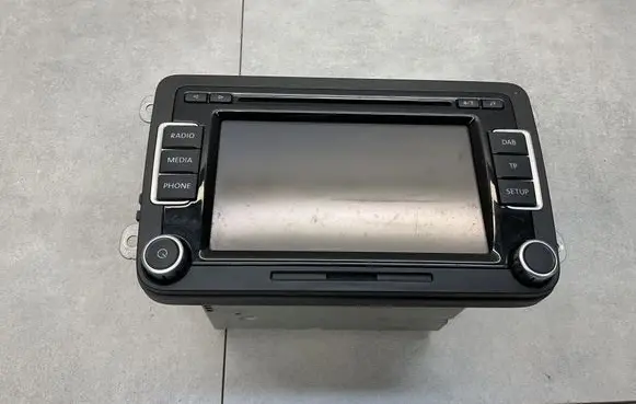 Volkswagen Tiguan Radio/CD/DVD/GPS head unit 3C8035195A