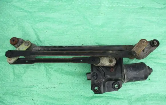 Hyundai Getz Front wiper linkage and motor 981001C100