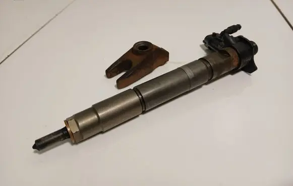 Chrysler Grand Voyager V Fuel injector 0445115067