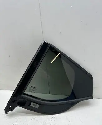 Volvo C40 Rear vent window glass 32132257 P32132257