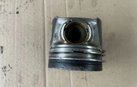 Mercedes-Benz Sprinter W906 Piston 83L118
