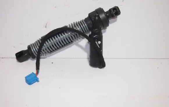 BMW 8 G16 Tailgate strut 7453768 18072022 V0541419