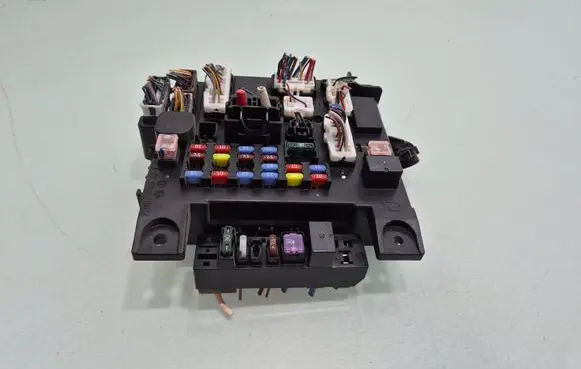 Mitsubishi Outlander Fuse module L8637002A 8637A914
