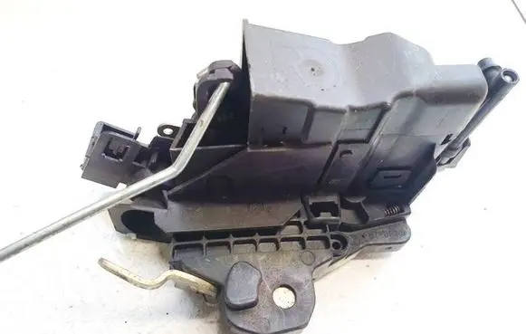 Mercedes-Benz E W210 Front door lock 2027204435