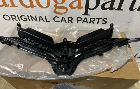 Toyota Auris E180 Front bumper upper radiator grill 5311402380