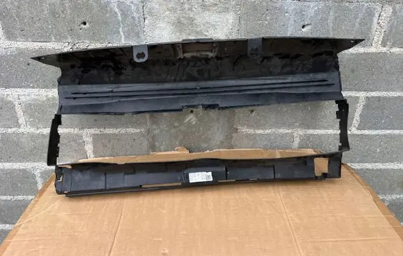 Porsche Macan (95B) Intercooler air guide/duct channel 95B121707F