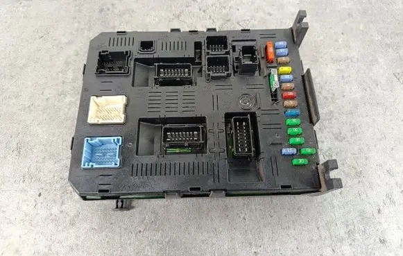 Citroen C4 I Fuse box set 9661940480