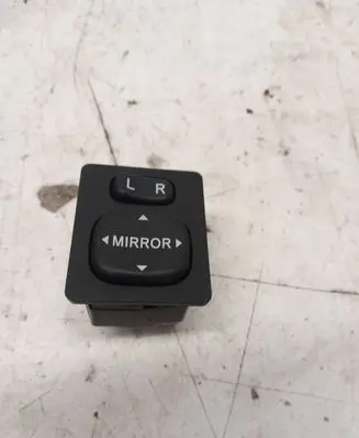 Wing mirror switch
