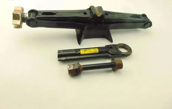 Renault Megane I Spare wheel mounting bracket 