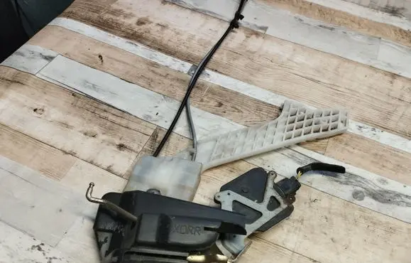 Hyundai Elantra Rear door lock