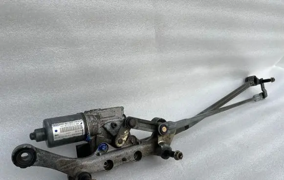 Front wiper linkage and motor