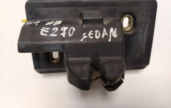 Mercedes-Benz E W210 Loading door lock A208800037