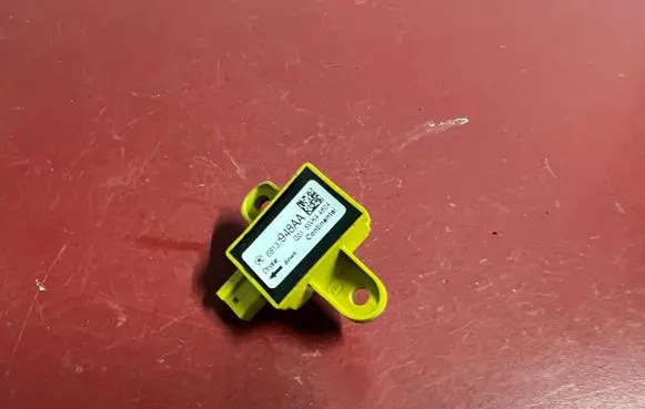 Chrysler Town & Country V Airbag deployment crash/impact sensor 68137948AA