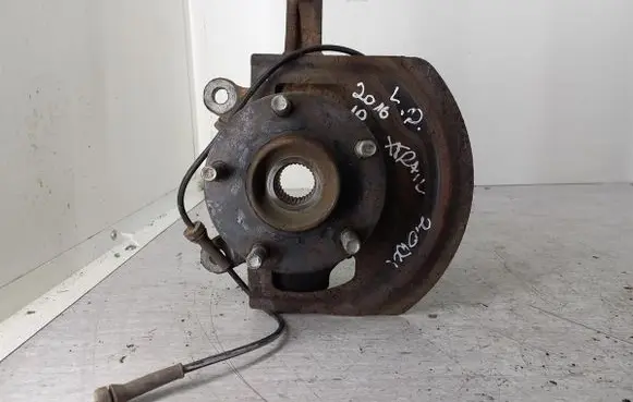 Front wheel hub spindle knuckle