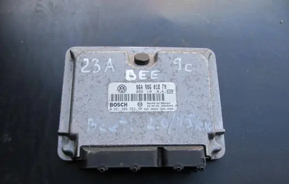 Volkswagen New Beetle Engine control unit/module 06A906018FM 26SA6043 0261206263