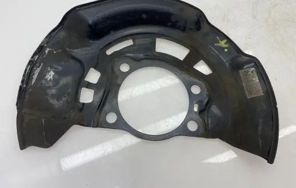 Toyota Prius+ (ZVW40) Front brake disc dust cover plate 