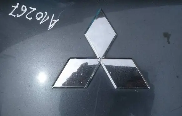 Mitsubishi Outlander Manufacturer badge logo/emblem 