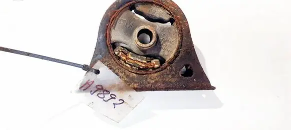 Mitsubishi Grandis Engine mount bracket mr594382