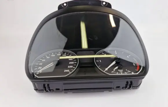BMW 1 E81 E87 Speedometer (instrument cluster) 9166821 102495285 150258407