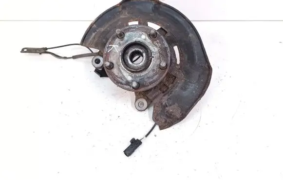Toyota Prius+ (ZVW40) Front wheel hub